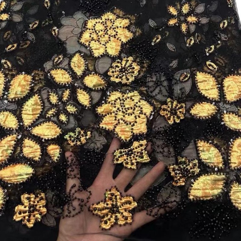 Tessuto di pizzo ricamato con  - Embroidery Ai recensione e prezzo