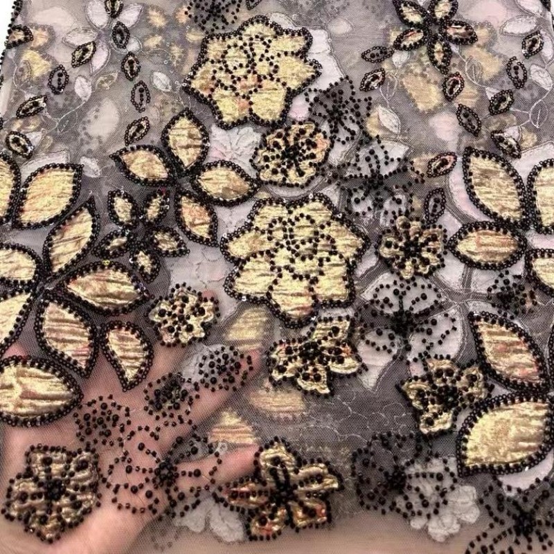 Tessuto di pizzo ricamato con  - Embroidery Ai recensione e prezzo