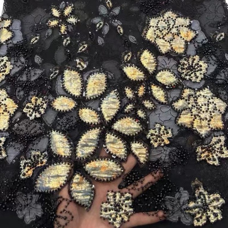 Tessuto di pizzo ricamato con  - Embroidery Ai recensione e prezzo