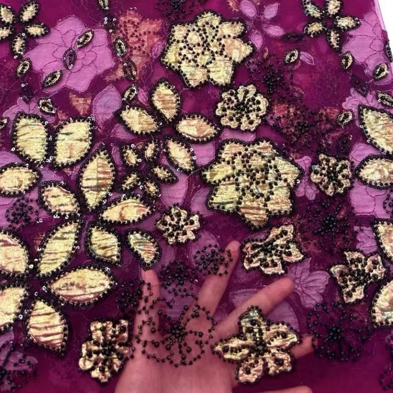 Tessuto di pizzo ricamato con  - Embroidery Ai recensione e prezzo