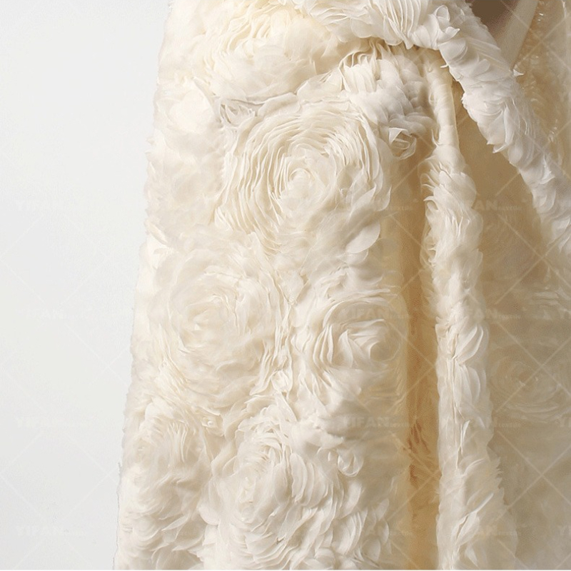 Tessuto di pizzo ricamato con  - Velvet Fabric Embroidery recensione e prezzo