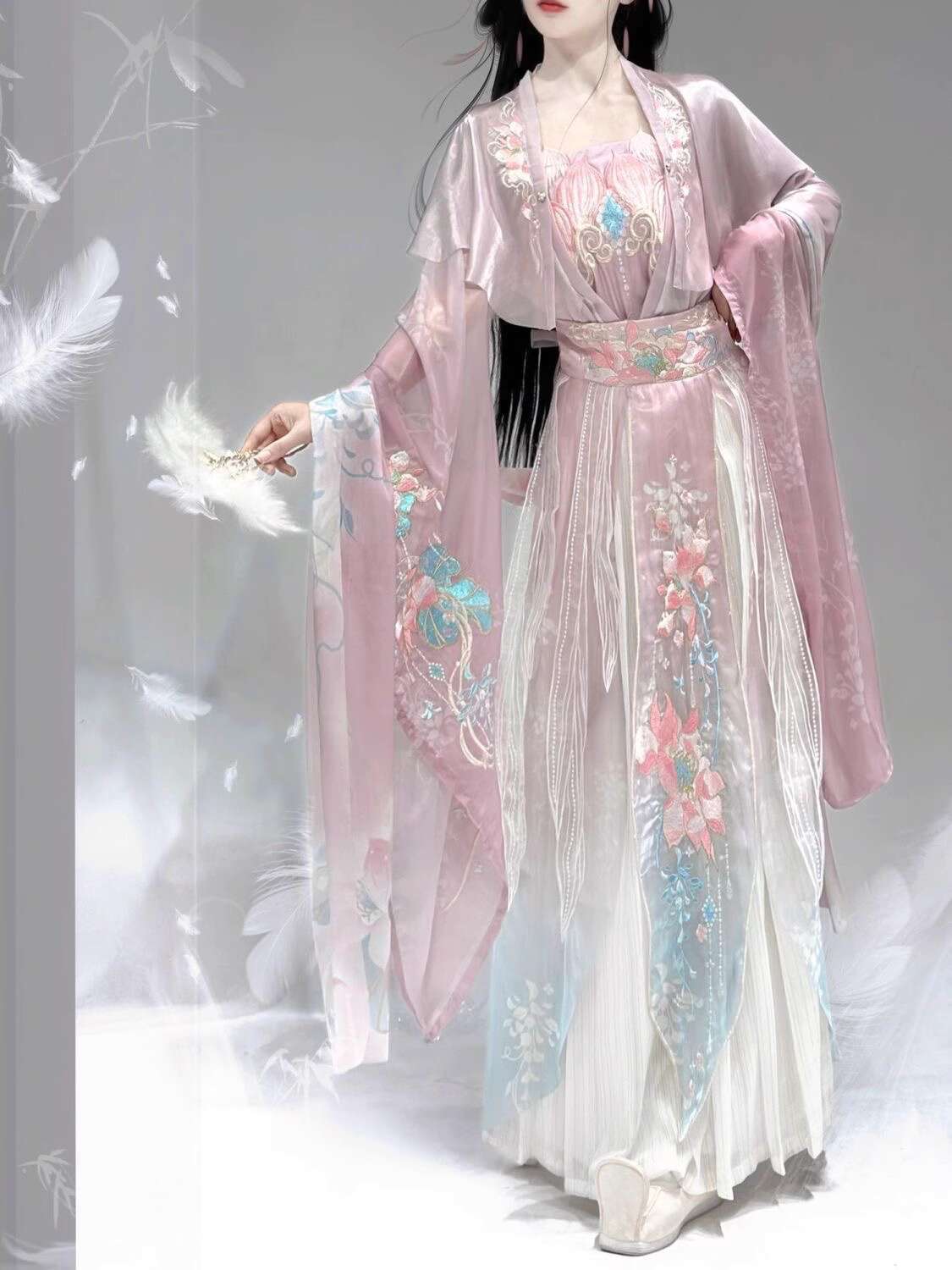 Nuovo Hanfu Wei Jinfeng Indust - Embroidery Knit recensione e prezzo